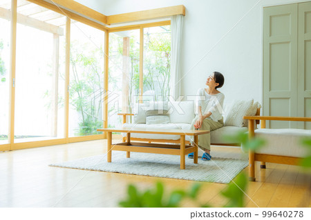 Living ladies 99640278