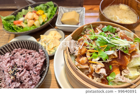 清蒸豬肉蔬菜套餐 99640891