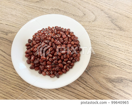 dried adzuki beans 99640965