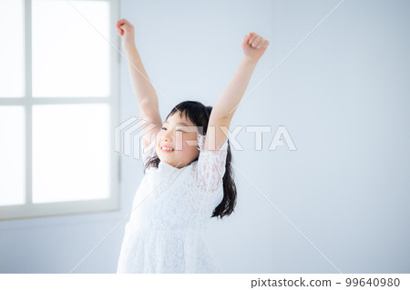 Kids sleep image 99640980