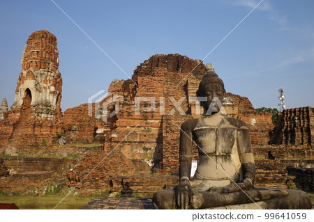 泰國大城府瑪哈泰寺的佛塔和佛像 99641059