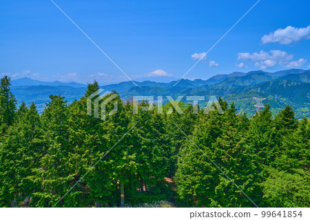春天從神奈川縣秦野市菜花台向西眺望(富士山、高松山、檜山等) 春天從神奈川縣秦野市菜花台向西眺望(富士山、高松山、檜山等) 99641854