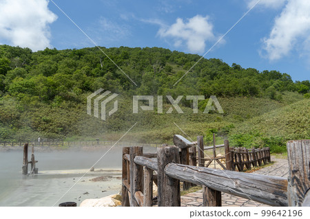 北海道新雪谷漫步大湯沼 99642196