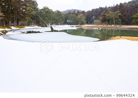 冬天的毛越寺淨土庭園,岩手縣大泉池 冬天的毛越寺淨土庭園,岩手縣大泉池 99644324