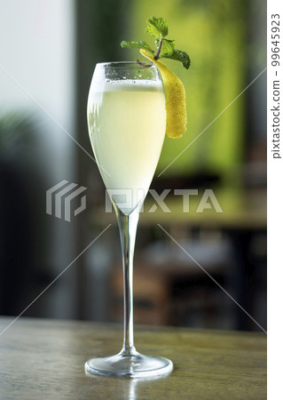 lemon and grapefruit with egg white citrus spritzer cocktail lemon and grapefruit with egg white citrus spritzer cocktail 99645923