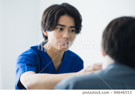 Man in scrub medical care 99646553