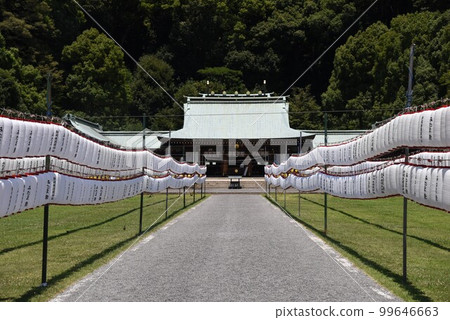 夏季靜岡縣護國神社和燈籠 夏季靜岡縣護國神社和燈籠 99646663