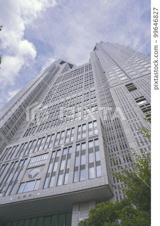 A view of the Tokyo Metropolitan Government Building (1st Main Building, 2nd Main Building, Assembly) in Shinjuku Ward, Tokyo from the outside 99646827