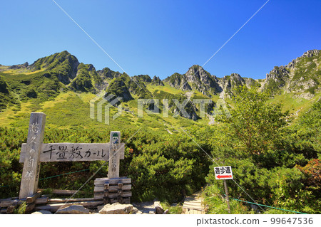 【固定價格】從木曾駒岳的劍池池周邊看到的夏季千疊敷冰斗（2021 年 8 月，長野縣） 99647536