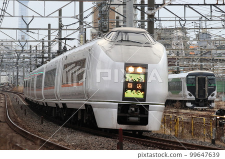 新舊高崎線特快赤城號和特快草津號列車的排列 99647639