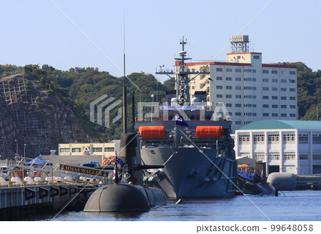 Australian Navy submarine "WALLER" calling at Yokosuka Air Base and South Korean Navy submarine rescue ship Australian Navy submarine "WALLER" calling at Yokosuka Air Base and South Korean Navy submarine rescue ship 99648058