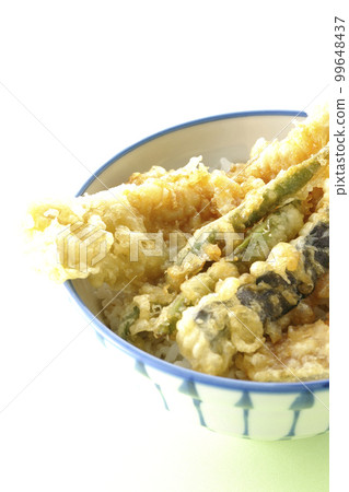 牛筋配星鰻、茄子、南瓜和綠豆天婦羅 牛筋配星鰻、茄子、南瓜和綠豆天婦羅 99648437