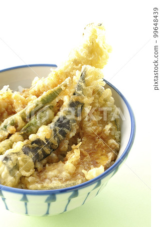 Tendon topped with conger eel, eggplant, pumpkin and green bean tempura Tendon topped with conger eel, eggplant, pumpkin and green bean tempura 99648439