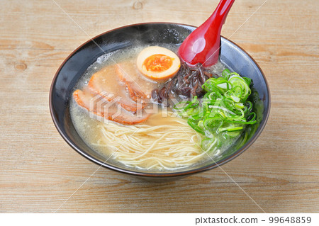 注）蒸汽是合成的。博多拉麵、豚骨拉麵、豬骨拉麵。 99648859