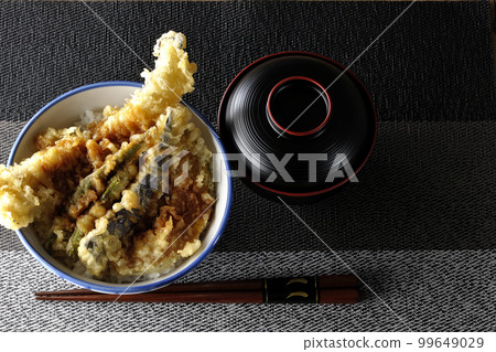 Tendon and miso soup with conger eel, eggplant, pumpkin and kidney bean tempura 99649029
