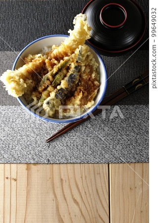 牛筋味噌湯配星鰻、茄子、南瓜和四季豆天婦羅 牛筋味噌湯配星鰻、茄子、南瓜和四季豆天婦羅 99649032