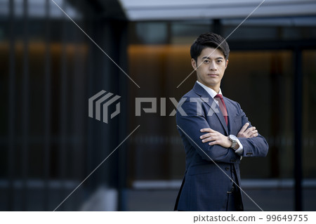 Businessman looking at the camera Portrait photography cooperation "LINK FOREST" 99649755