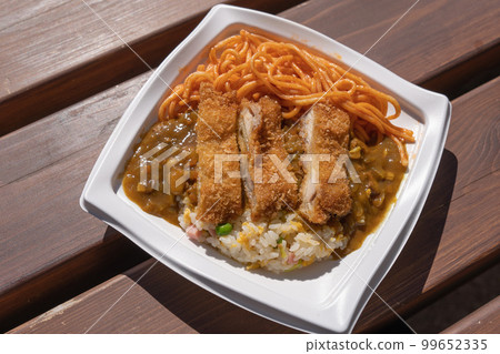 土耳其米飯便當（雞排、那不勒斯義大利麵、咖哩炒飯） 99652335