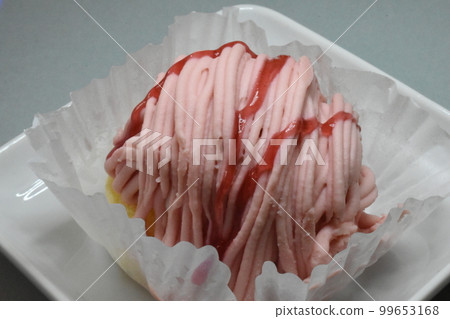 Seasonal Sweets Amaou Strawberry Mont Blanc Seasonal Sweets Amaou Strawberry Mont Blanc 99653168