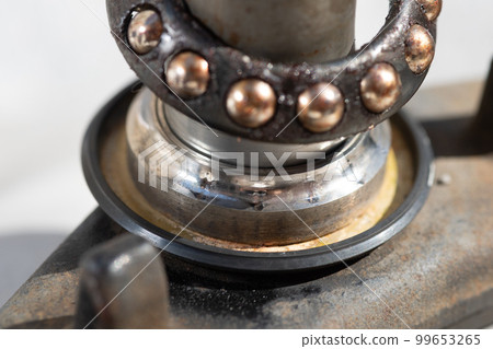 Damaged bike steering bearing 99653265