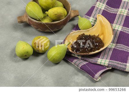 Fresh figs with ingredients on the table. 99653266