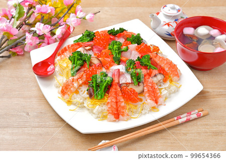 Hinamatsuri、散壽司和蛤蜊湯。慶典，散壽司，海鮮散壽司。 99654366