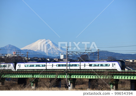 富士山和E353系列特快列車 99654394