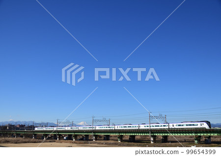 E353 Series Chuo Line Limited Express Train that crosses the clear Tamagawa Bridge E353 Series Chuo Line Limited Express Train that crosses the clear Tamagawa Bridge 99654399