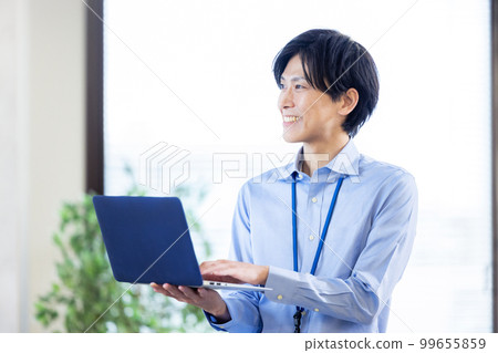 male businessman with computer 99655859