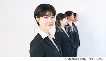 求職學生微笑著排隊 99656266
