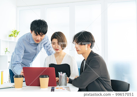 A group of young men and women in a meeting Generation Z 99657051