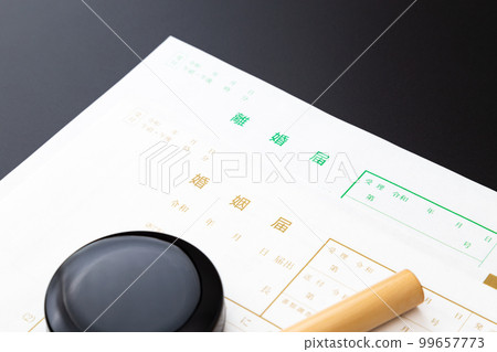 結婚登記離婚登記黑色背景 99657773