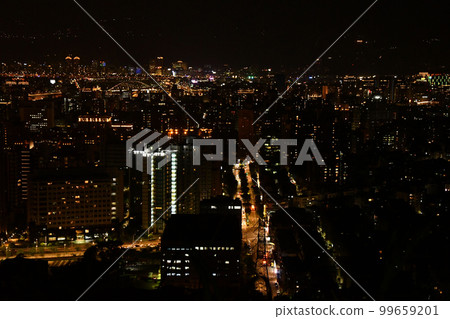 Cityscape of Taipei at night in Taiwan 99659201