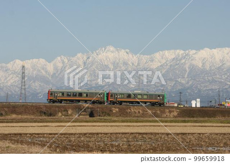 Kiha 120 running on the Takayama Main Line 99659918
