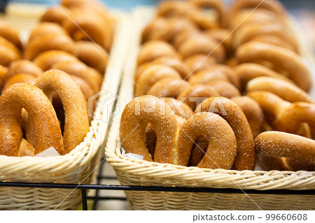 delicious sugar pretzel in baskets in bakery 99660608