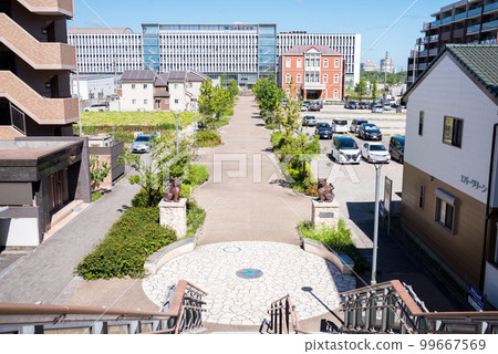 [Otagawa Station] The stairs of the pedestrian deck and the scenery of the square 99667569
