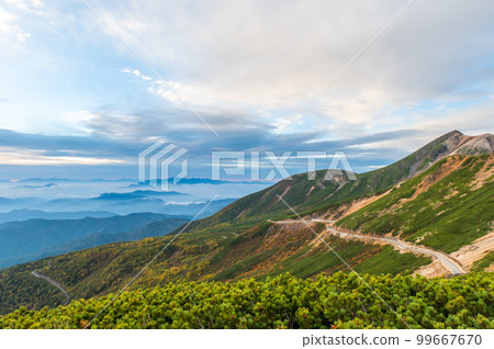 乘倉和榻榻米平的早晨 乘倉和榻榻米平的早晨 99667670