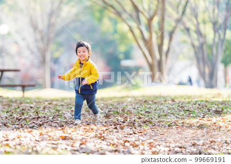 孩子們在公園裡玩 99669191