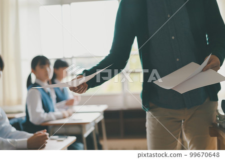 teacher, junior high school student, junior high student 99670648