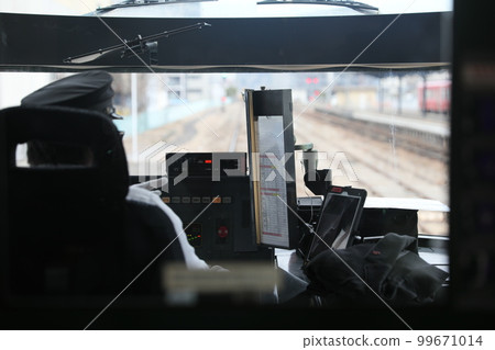 train driving train driving 99671014