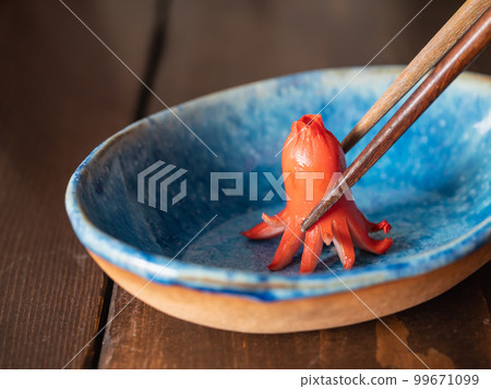 用魚香腸做的章魚香腸。 99671099