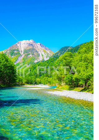 [Scenic view] Kamikochi in early summer [Nagano Prefecture] 99672388