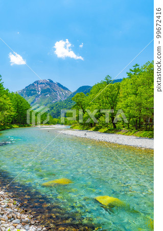 [Scenic view] Kamikochi in early summer [Nagano Prefecture] 99672416