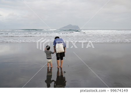 Parent and child 99674149