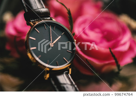 Isolate woman wristwatch Isolate woman wristwatch 99674764