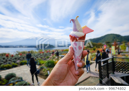 Cute softcream in hand 99674802