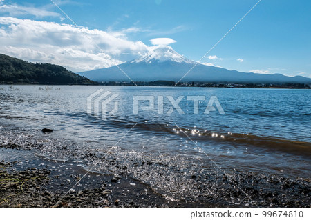 Lake Kawaguchi in Japan 99674810