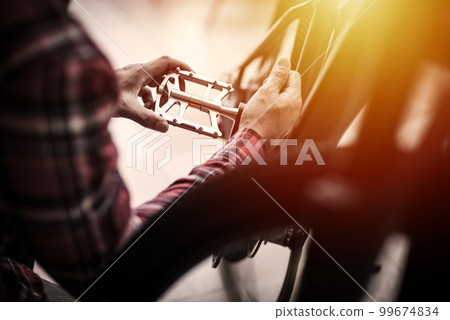 Changing bicycle pedals Changing bicycle pedals 99674834