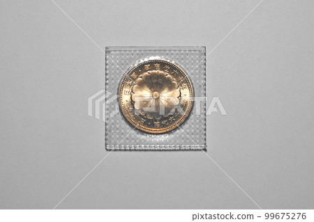 100,000 yen gold coin commemorating the 60th anniversary of the Emperor's reign 99675276