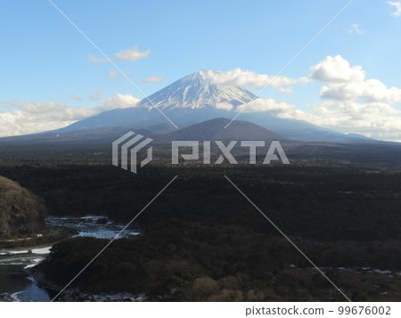 Mt.Fuji seen from Lake Shojiko 99676002